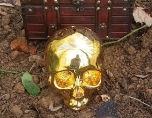 Un crâne doré à l'or fin et 150'000€